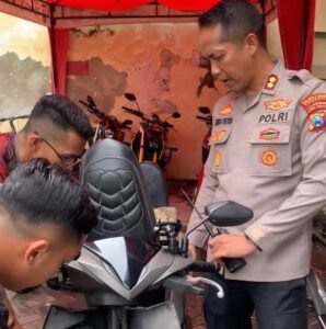 Polrestabes Surabaya Berbagi Alarm Motor Gratis Cegah Curanmor dari Hulu