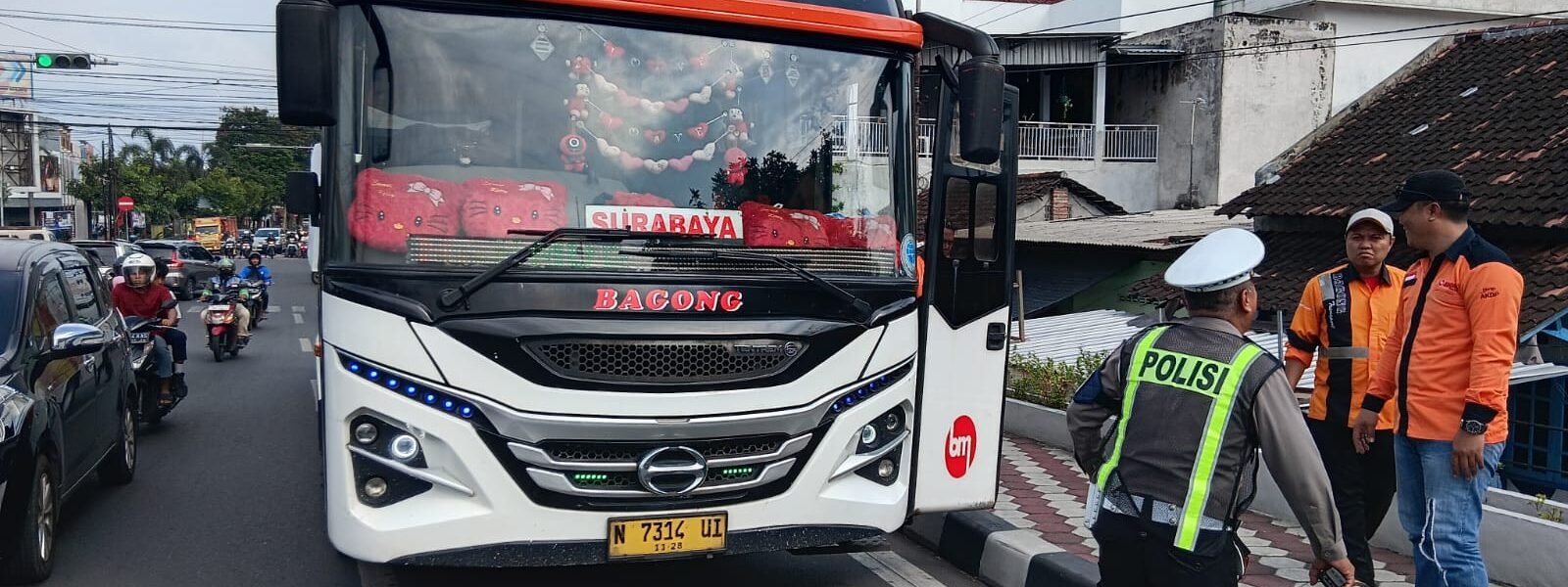 Satlantas Polres Kediri Kota Tindak Dua Bus Langgar Marka Lurus img 20260129 wa0039