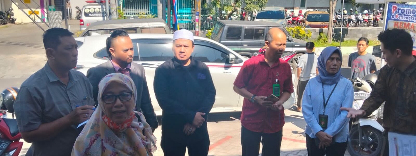 Persatuan jurnalis Gresik bersatu(PJGB) kawal sidak pengadilan negeri di duga bank Panin gelapkan SHM atas nama Molyo Cipto amin img 20260313 wa0052